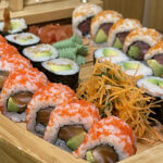 barco de sushi variado en sudoki sushi